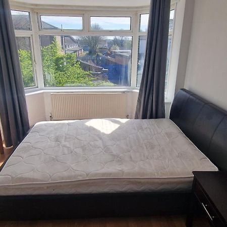 Ritz Place 3 Northolt  Экстерьер фото
